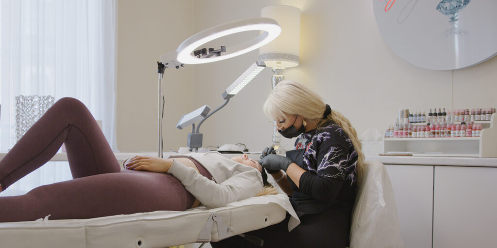 What is the best light for Microblading?